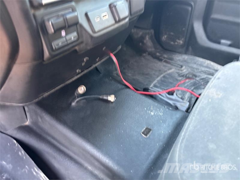 Chevrolet Silverado 1500 4x4 Crew Cab Pickup Další