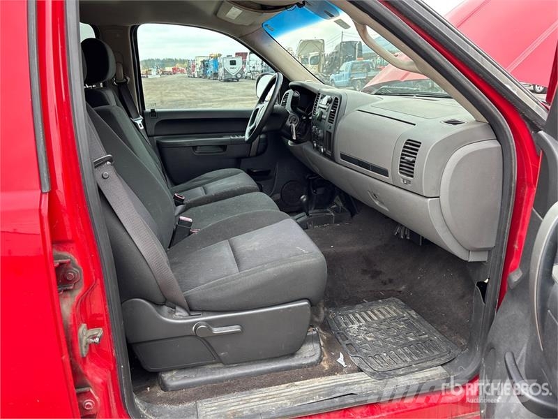 Chevrolet Silverado 1500 LT 4x4 Crew Cab Pickup Övriga bilar
