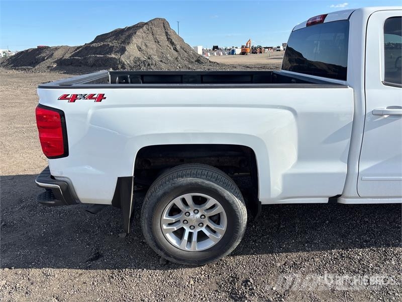 Chevrolet Silverado 1500 LD 4x4 Extended Cab Pickup Diger