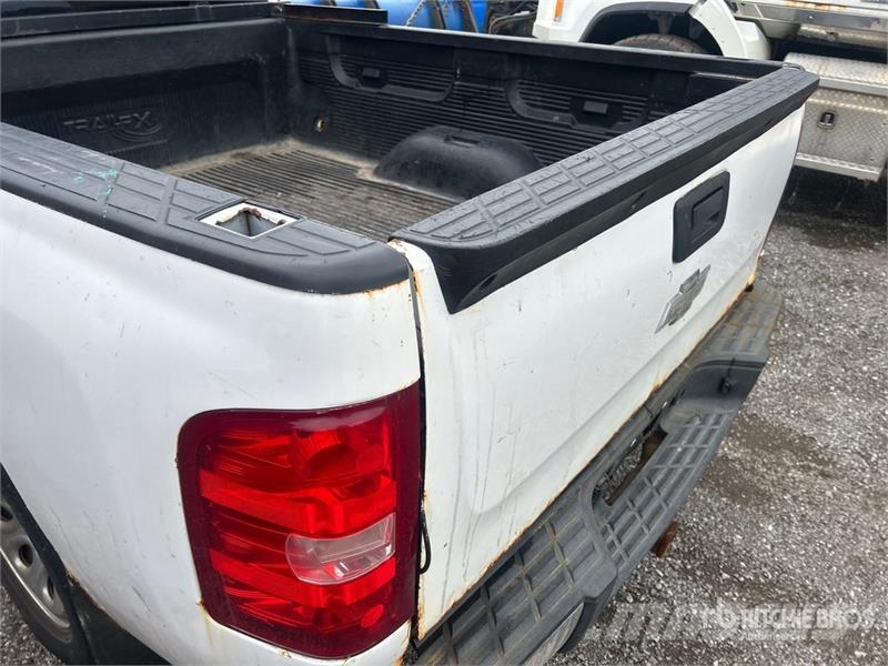 Chevrolet Silverado 1500 4x4 Extended Cab Pickup Outro