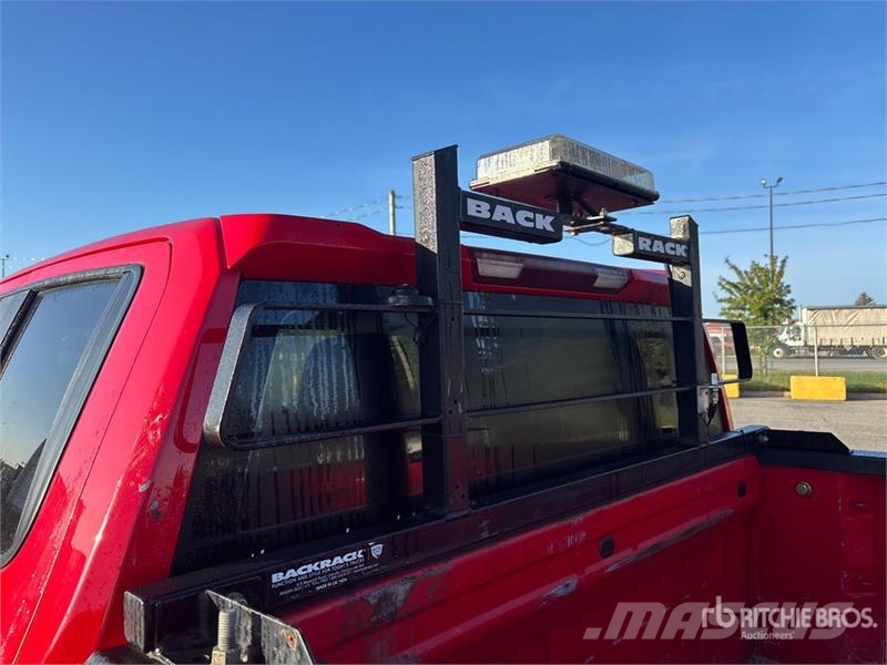 Chevrolet Silverado 1500 4x4 Crew Cab Pickup Další