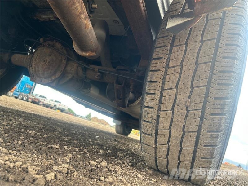 Chevrolet Silverado 1500 4x4 Extended Cab Pickup Outro
