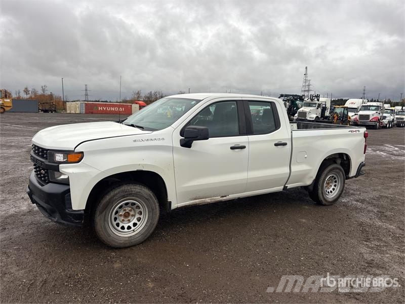 Chevrolet Silverado 1500 4x4 Extended Cab Pickup Egyéb