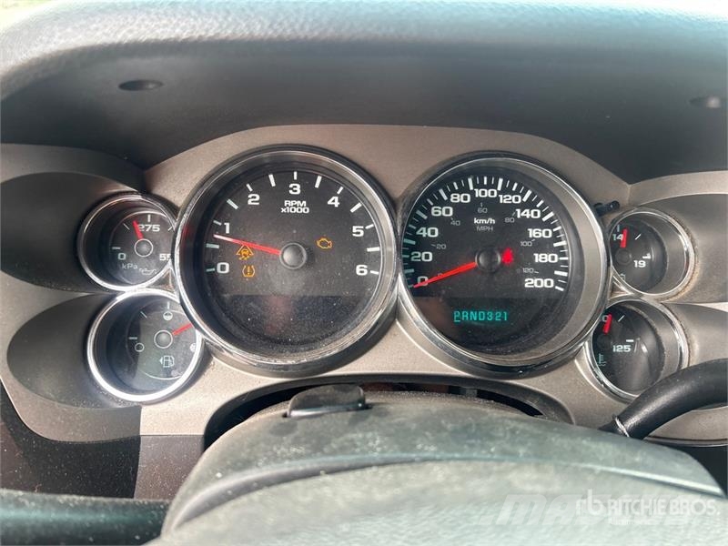 Chevrolet Silverado 1500 4x4 Extended Cab Pickup Outro