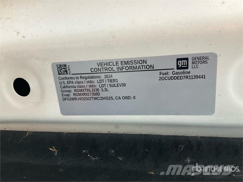 Chevrolet Silverado 1500 LT 4x4 Crew Cab Pickup Egyéb