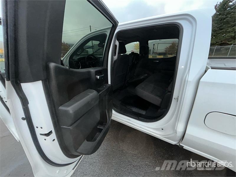 Chevrolet Silverado 1500 LT 4x4 Crew Cab Pickup Anders