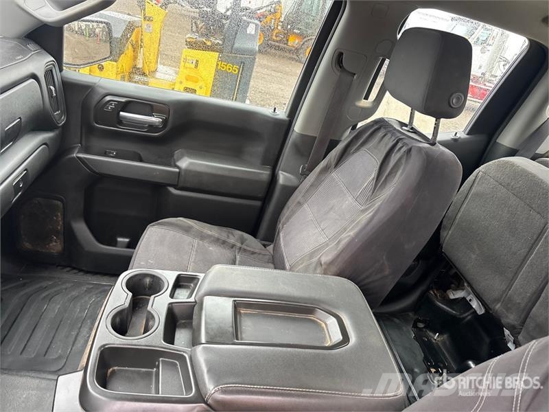 Chevrolet Silverado 1500 4x4 Extended Cab Pickup Egyéb
