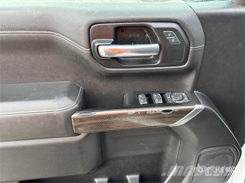 Chevrolet Silverado 1500 LT 4x4 Crew Cab Pickup Autre fourgon / utilitaire