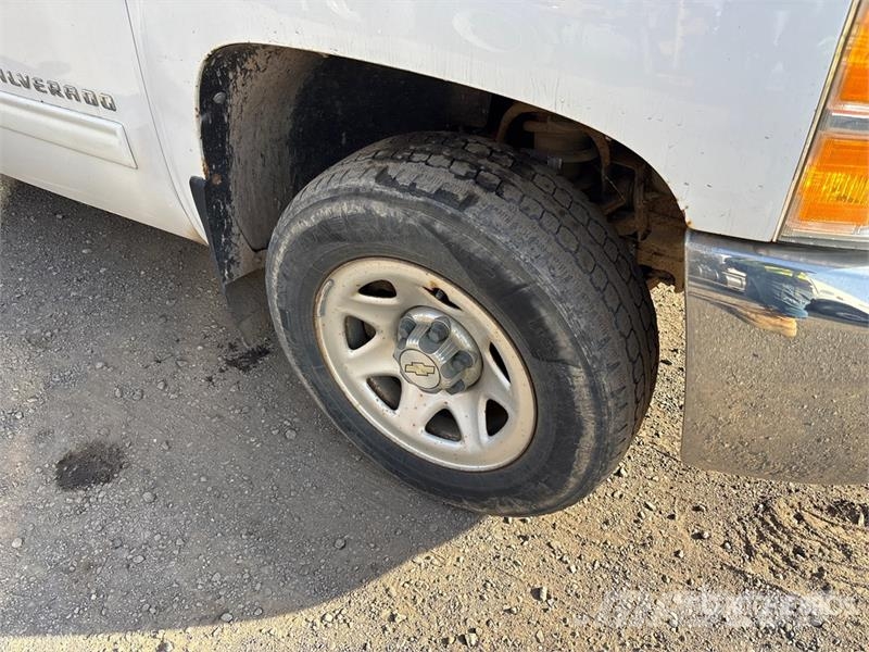 Chevrolet Silverado 1500 LS 4x4 Extended Cab Pickup Övriga bilar