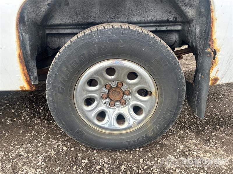 Chevrolet Silverado 1500 4x4 Extended Cab Pickup Outro