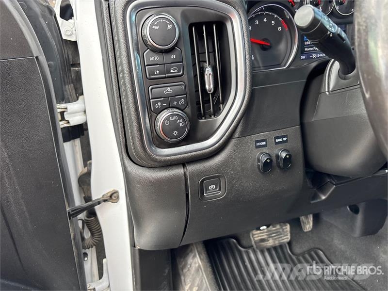 Chevrolet Silverado 1500 LT 4x4 Crew Cab Pickup Otras furgonetas