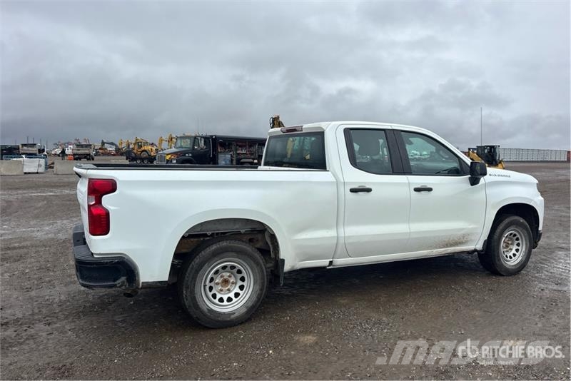 Chevrolet Silverado 1500 4x4 Extended Cab Pickup Egyéb