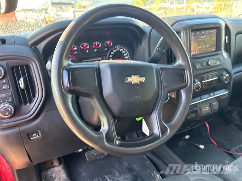 Chevrolet Silverado 1500 4x4 Crew Cab Pickup Další