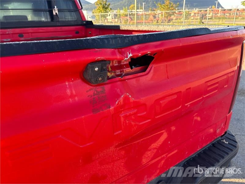 Chevrolet Silverado 1500 4x4 Crew Cab Pickup Další