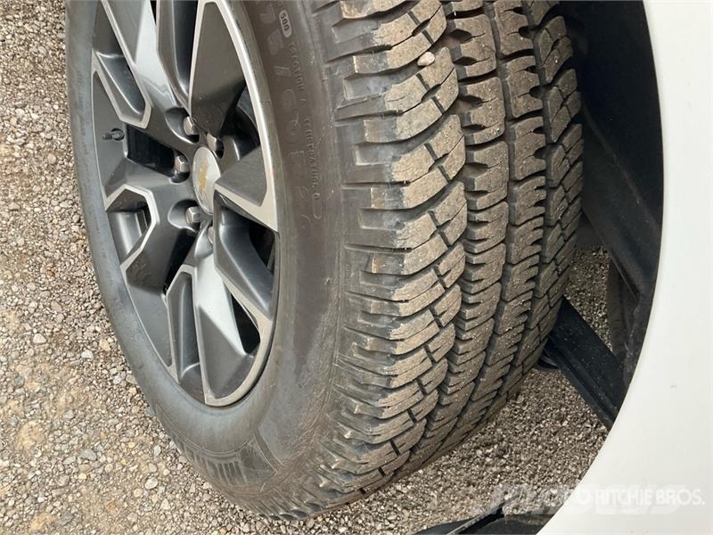 Chevrolet Silverado 1500 LT 4x4 Crew Cab Pickup Egyéb