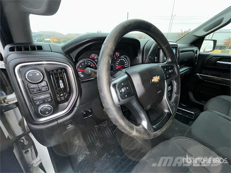 Chevrolet Silverado 1500 LT 4x4 Crew Cab Pickup Anders