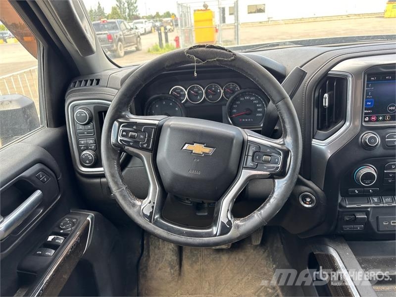 Chevrolet Silverado 2500 HD 4x4 Crew Cab Pickup أخرى
