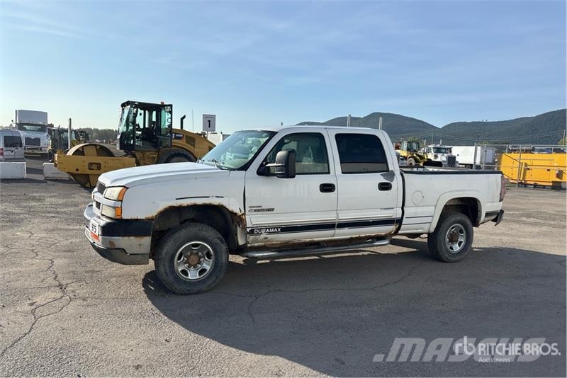Chevrolet Silverado 2500 4x4 Crew Cab Pickup أخرى