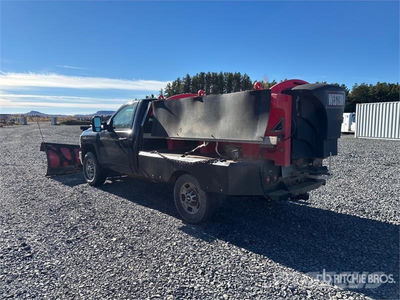 Chevrolet Silverado 2500HD 4x4 Snow Plow Truck Общински/универсални превозни средства
