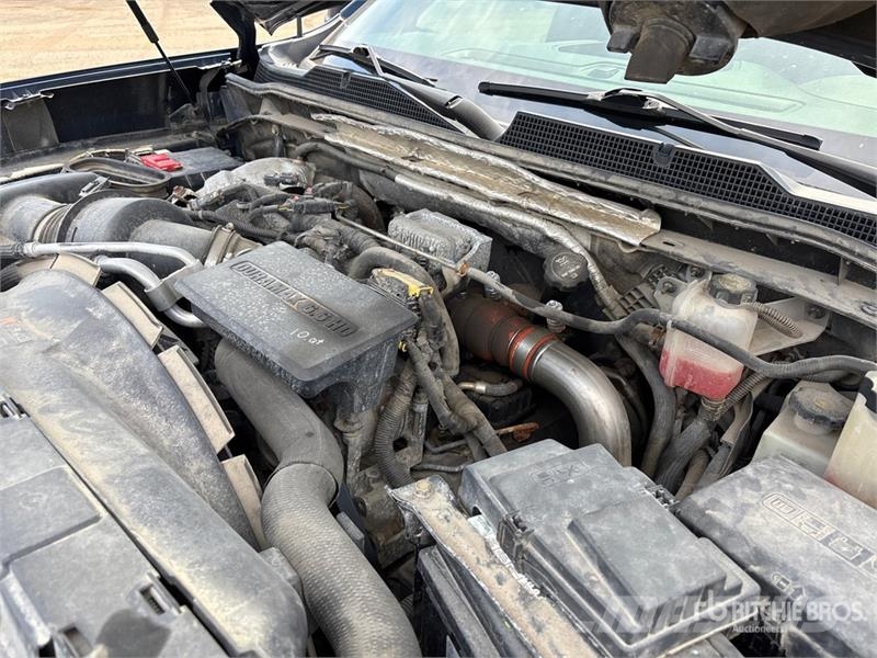 Chevrolet Silverado 2500 HD 4x4 Crew Cab Pickup أخرى