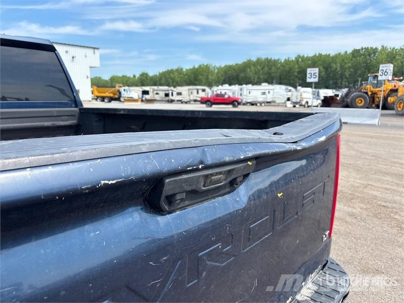 Chevrolet Silverado 2500 HD 4x4 Crew Cab Pickup أخرى