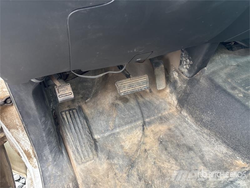 Chevrolet Silverado 2500 HD HD 4x4 Crew Cab Pickup Muu
