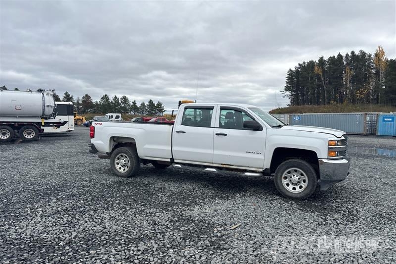 Chevrolet Silverado 2500 HD HD 4x4 Crew Cab Pickup Muu
