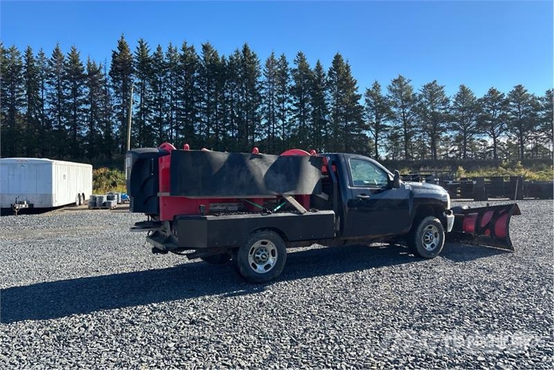 Chevrolet Silverado 2500HD 4x4 Snow Plow Truck Общински/универсални превозни средства
