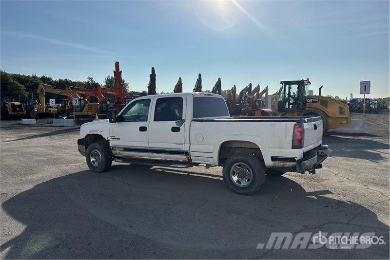 Chevrolet Silverado 2500 4x4 Crew Cab Pickup أخرى