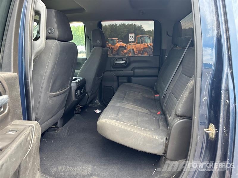 Chevrolet Silverado 2500 HD 4x4 Crew Cab Pickup أخرى