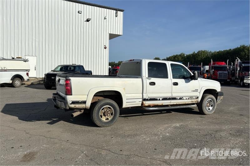 Chevrolet Silverado 2500 4x4 Crew Cab Pickup أخرى