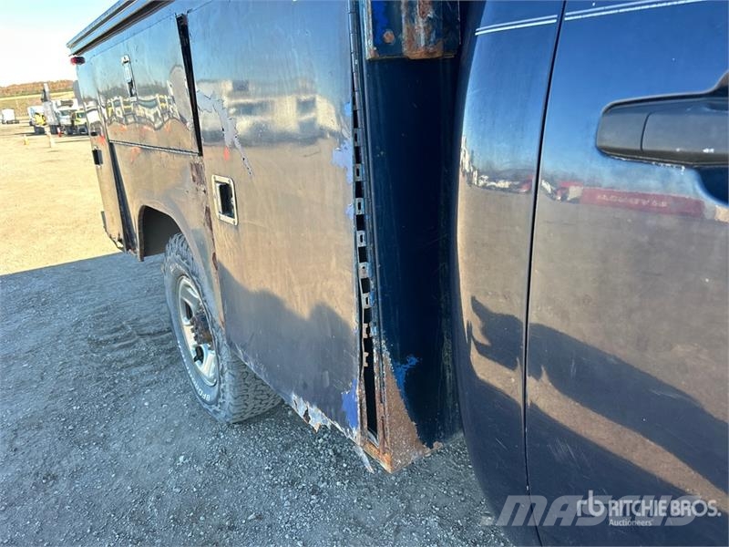 Chevrolet Silverado 2500HD LT 4x2 Utility Truck Pickup/planbiler