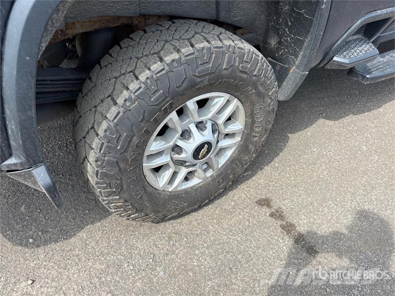Chevrolet Silverado 2500 HD 4x4 Crew Cab Pickup أخرى