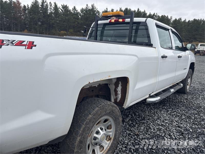 Chevrolet Silverado 2500 HD HD 4x4 Crew Cab Pickup Muu