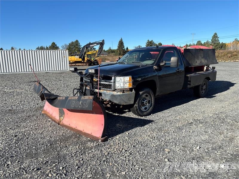 Chevrolet Silverado 2500HD 4x4 Snow Plow Truck Общински/универсални превозни средства
