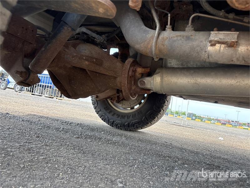 Chevrolet Silverado 2500 HD 4x4 Crew Cab Pickup أخرى