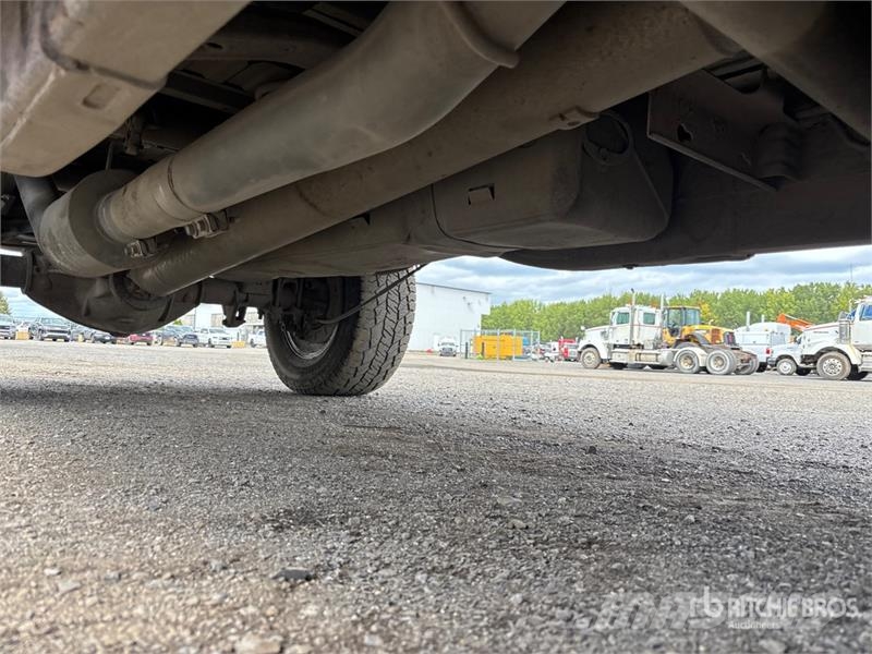 Chevrolet Silverado 2500 Прочие фургоны