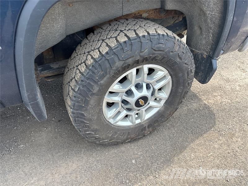 Chevrolet Silverado 2500 HD 4x4 Crew Cab Pickup أخرى
