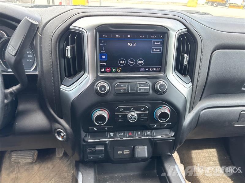 Chevrolet Silverado 2500 HD 4x4 Crew Cab Pickup أخرى