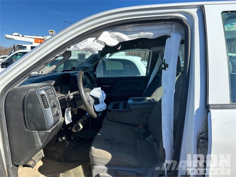 Chevrolet Silverado 2500HD 4x4 Extended Cab Pickup (Inoperab Ostalo