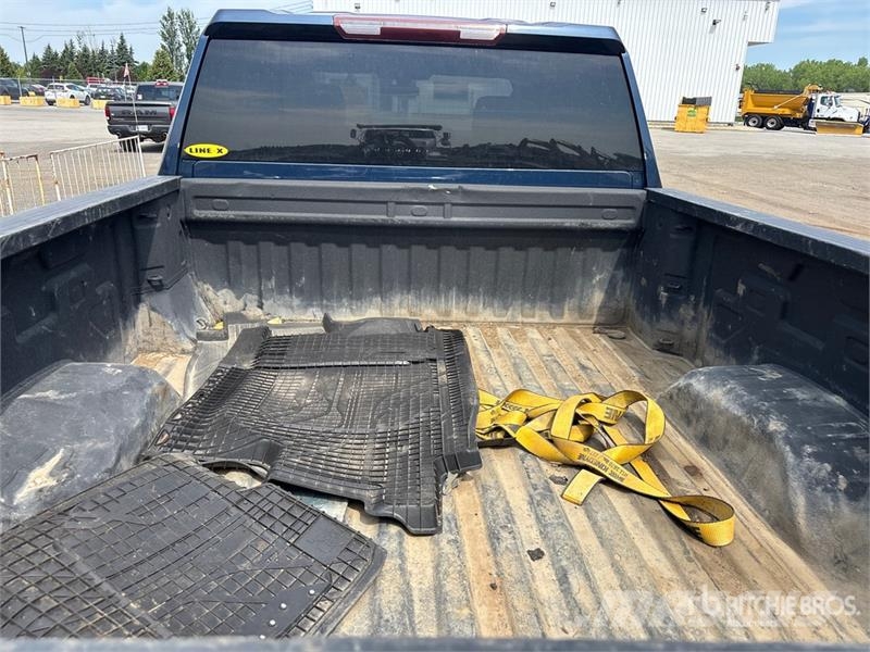 Chevrolet Silverado 2500 HD 4x4 Crew Cab Pickup أخرى