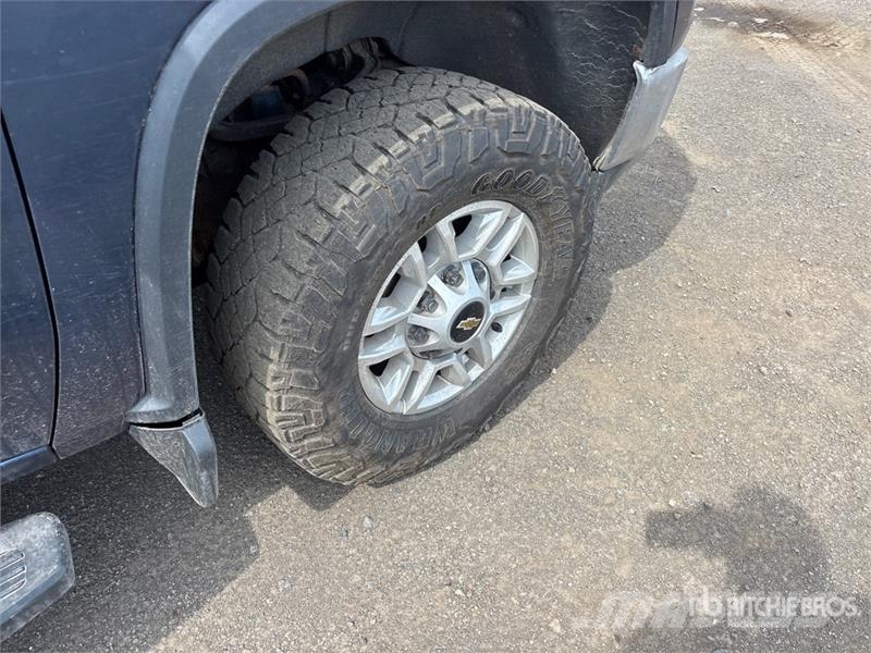 Chevrolet Silverado 2500 HD 4x4 Crew Cab Pickup أخرى