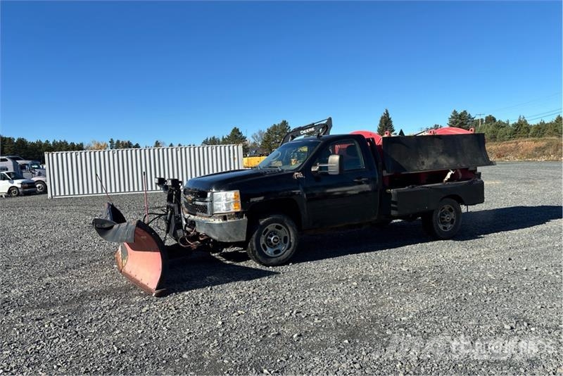 Chevrolet Silverado 2500HD 4x4 Snow Plow Truck Общински/универсални превозни средства
