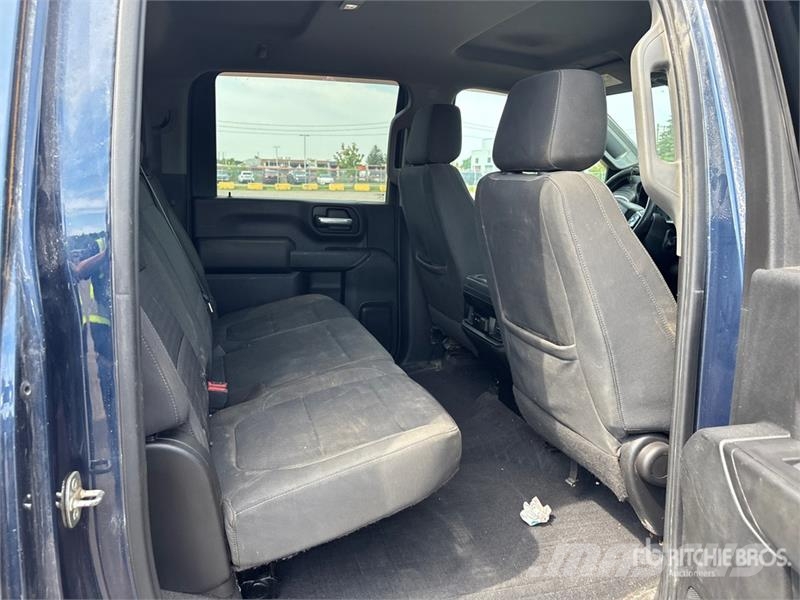 Chevrolet Silverado 2500 HD 4x4 Crew Cab Pickup أخرى