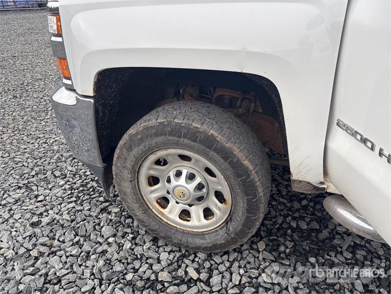 Chevrolet Silverado 2500 HD HD 4x4 Crew Cab Pickup Muu