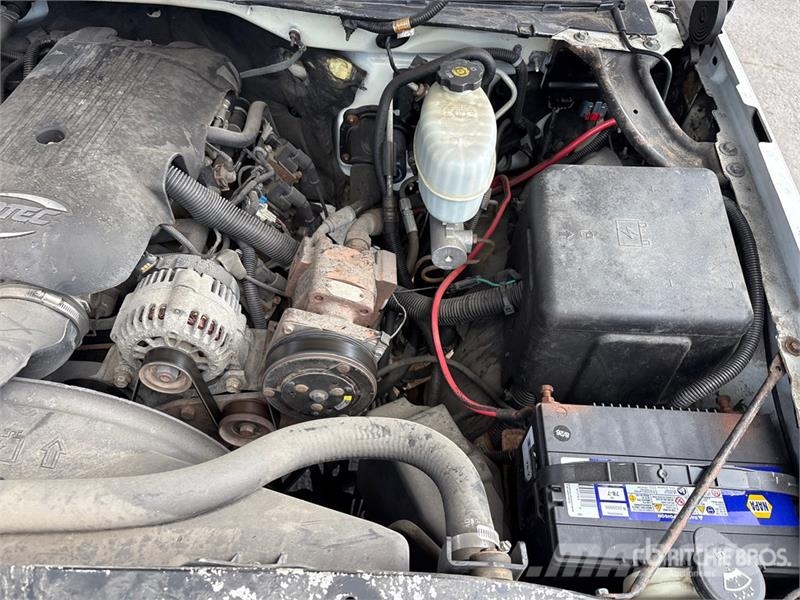 Chevrolet Silverado 3500 4x2 Crew Cab Pickup Diger