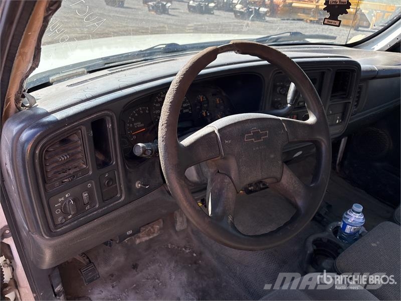 Chevrolet Silverado 3500 4x2 Dump Truck Tippbil