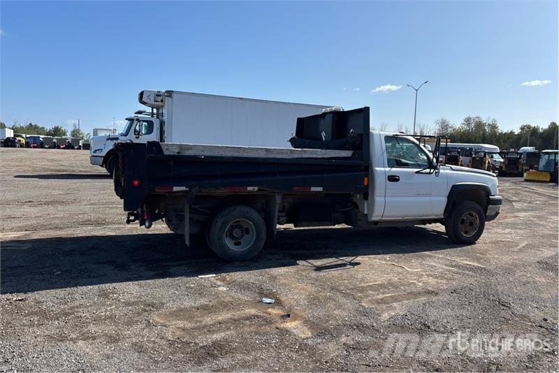 Chevrolet Silverado 3500 4x2 Dump Truck Tippbil