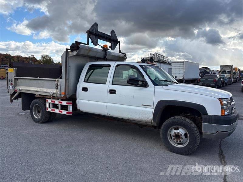 Chevrolet Silverado 3500 4x2 Crew Cab Pickup Diger