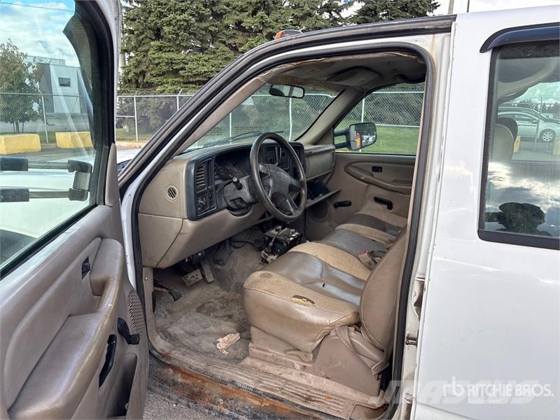 Chevrolet Silverado 3500 4x2 Crew Cab Pickup Diger